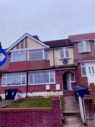 1 Bedroom Flat To Rent In The Fairway, Northolt, UB5