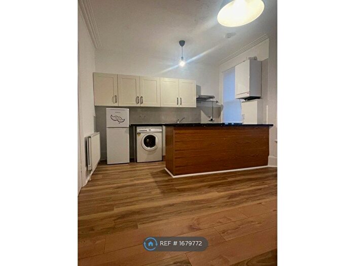 2 Bedroom Flat To Rent In Davisville Road, London, W12