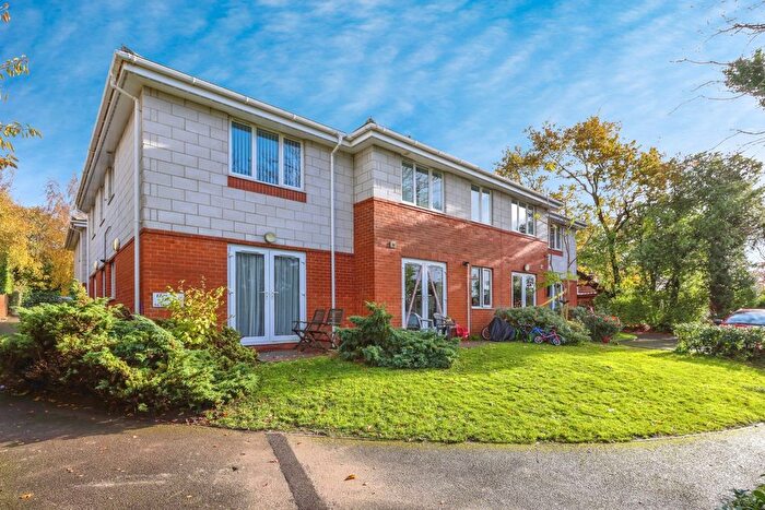 2 Bedroom Flat For Sale In Elm Grange, Oakdale Road, Poole, BH15