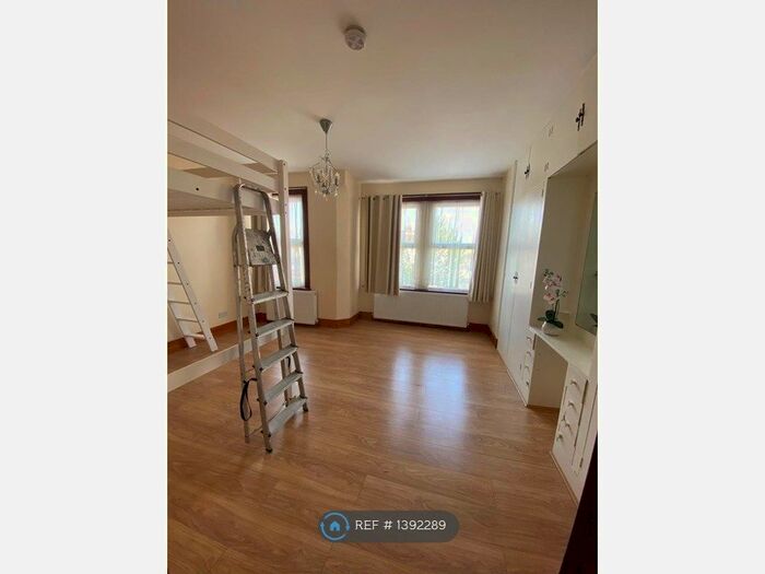 Studio To Rent In Sirdar Road, London, N22