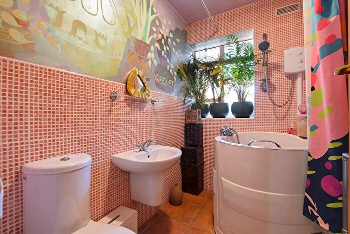 2 Bedroom Flat For Sale In Priory Road, London, NW6