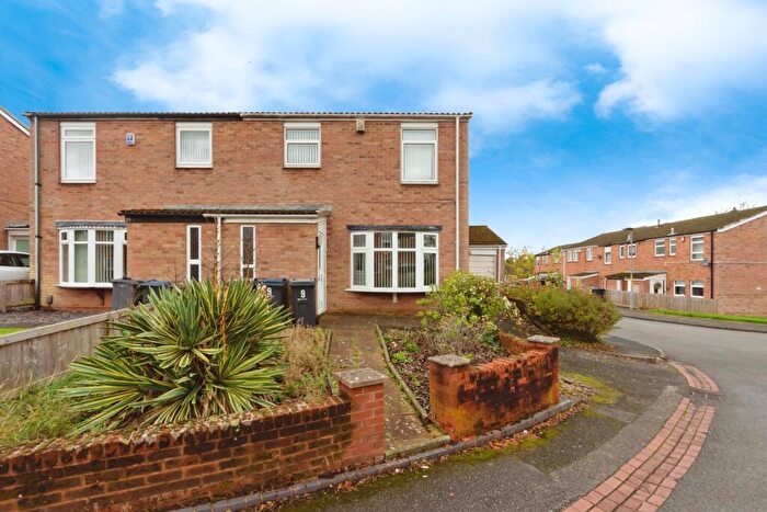 3 Bedroom Semi Detached House For Sale In Lynfield Close, Birmingham, West Midlands, B38