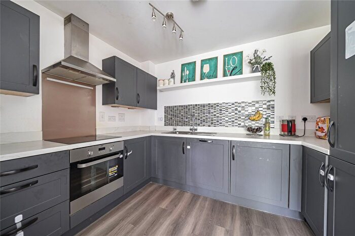 2 Bedroom Flat For Sale In Chertsey, Surrey, KT16