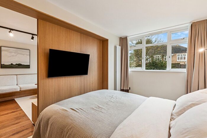 1 Bedroom Flat To Rent In South Court, Kersfield Road, SW15