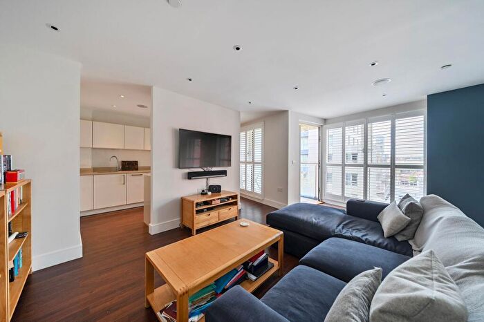 2 Bedroom Flat For Sale In Queensland Road, London, N7