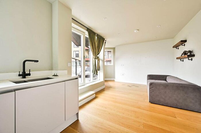 1 Bedroom Flat To Rent In Tollgate Gardens, Maida Vale, London, NW6