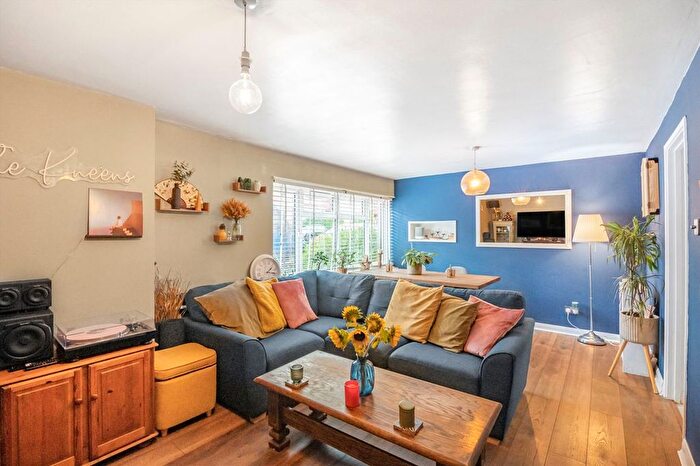 3 Bedroom Flat For Sale In Barcombe Avenue, Brixton, SW2