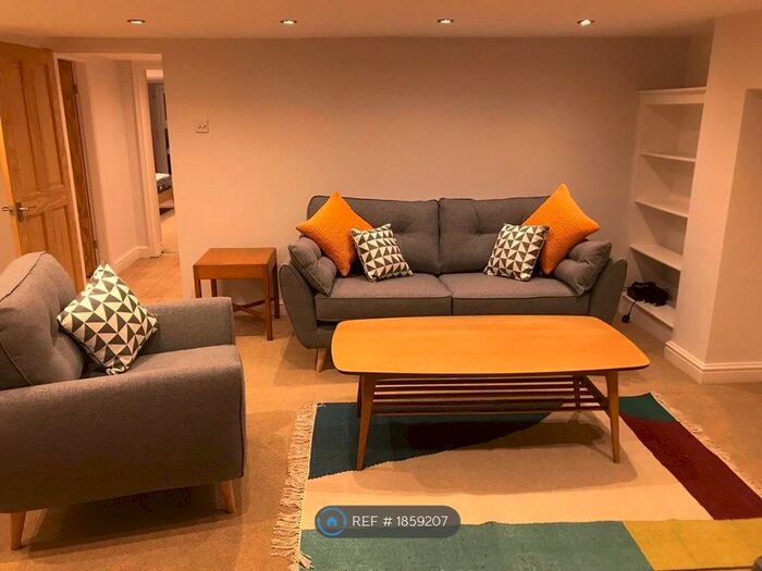 2 Bedroom Flat To Rent In Chorlton, Manchester, M21