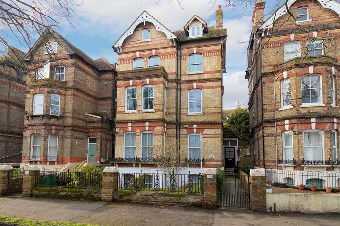 2 Bedroom Flat To Rent In Earls Avenue, Folkestone, CT20