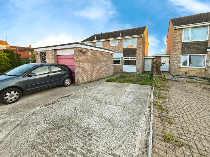 3 Bedroom Semi-Detached House For Sale In Harrow Close, Swindon, SN3