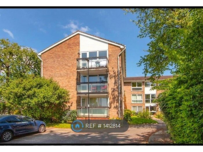 2 Bedroom Flat To Rent In Lucerne Close, London, N13
