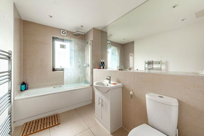 Studio To Rent In Imperial Drive, Rayners Lane, Harrow, HA2