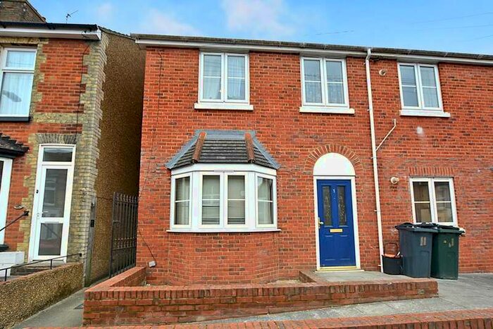 2 Bedroom Flat To Rent In Lawrence Court, Gladstone Road, TN24