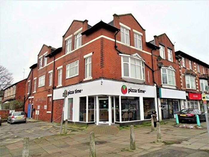 2 Bedroom Flat To Rent In Bury New Road, Prestwich, Manchester, M25