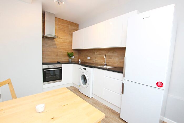 2 Bedroom Flat To Rent In Hewer House, Worsopp Drive, London, SW4