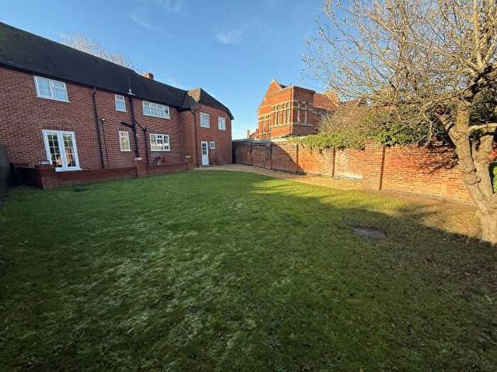 3 Bedroom Semi Detached House To Rent In Tofrek Terrace, Reading, RG30