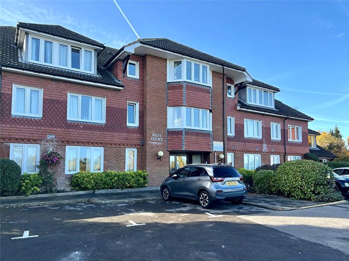 1 Bedroom Flat For Sale In West Court, Burpham Lane, Guildford, Surrey, GU4