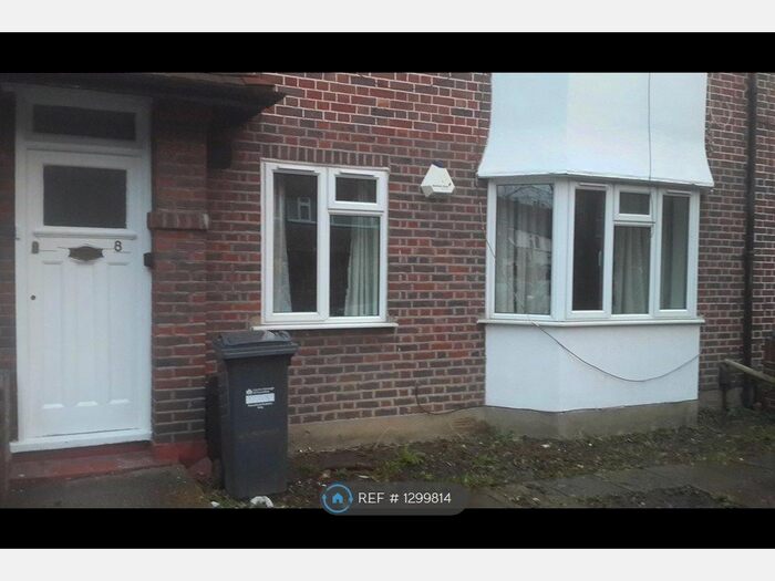 2 Bedroom Flat To Rent In St. Stephen Road, Hounslow TW3