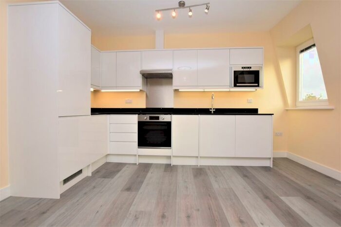 2 Bedroom Flat To Rent In Southwark Park Road London, SE16