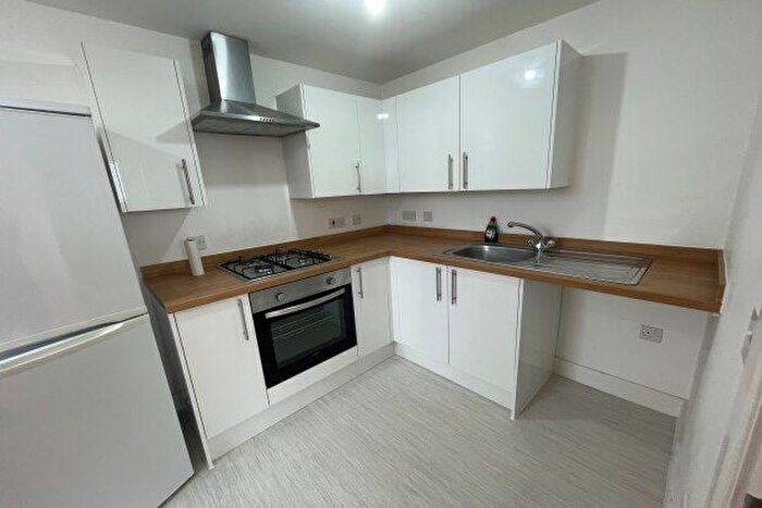 3 Bedroom Flat To Rent In Mere Bank, Liverpool, L17