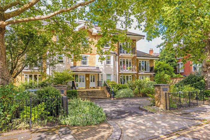 2 Bedroom Flat To Rent In Clevedon Road, Twickenham, TW1