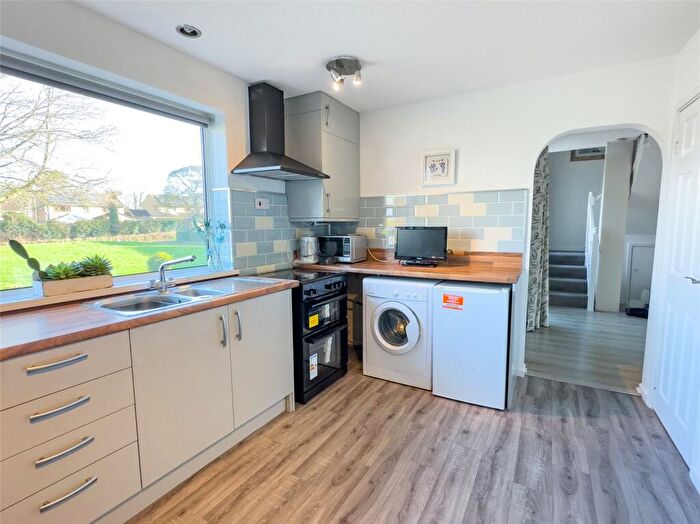 3 Bedroom House To Rent In Farmers Close, Witney, Oxfordshire, OX28