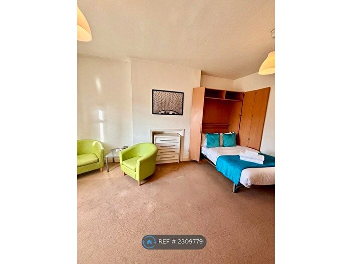 1 Bedroom Flat To Rent In Hammersmith Grove, London, W6