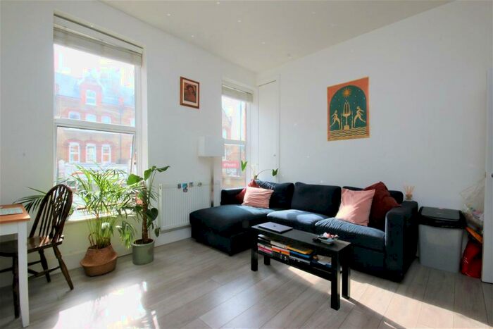 1 Bedroom Apartment To Rent In Ferme Park Road, N4