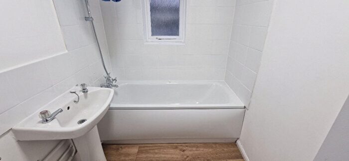 2 Bedroom Flat To Rent In Cherry Blossom Close, London, N13