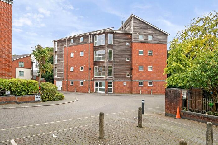 3 Bedroom Flat To Rent In Athelstan Road, Sycamore House Athelstan Road, SO23