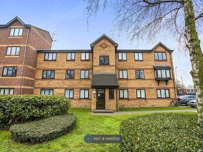 2 Bedroom Flat To Rent In Greenslade Road, Barking, IG11