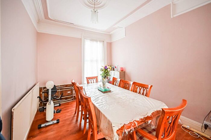3 Bedroom Terraced House For Sale In Belgrade Road, Stoke Newington, London, N16