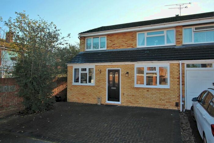 3 Bedroom Semi-Detached House To Rent In Royston Close, Tilehurst, Reading, RG30