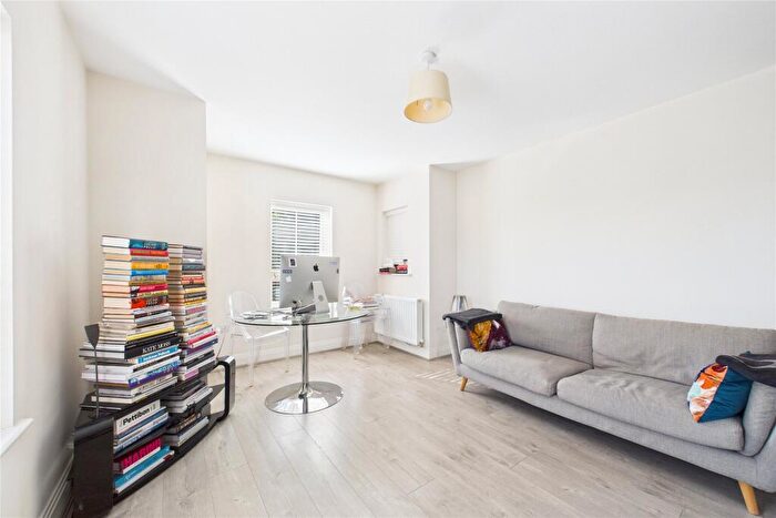 2 Bedroom Apartment To Rent In Raven Drive, Maidenhead, Berkshire, SL6