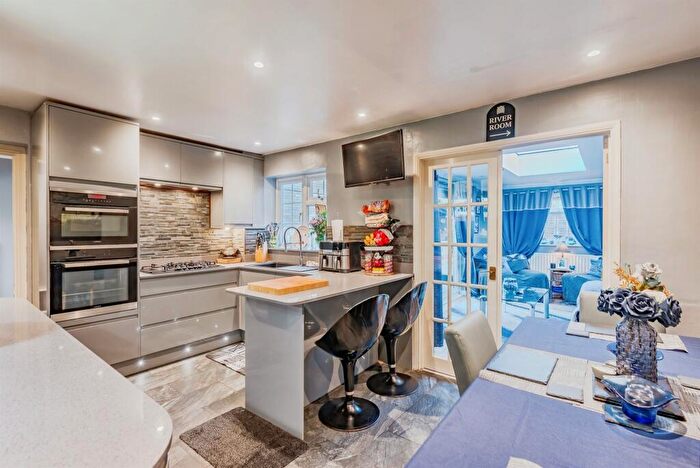 3 Bedroom Detached House For Sale In St. Hildas Close, Crawley, RH10