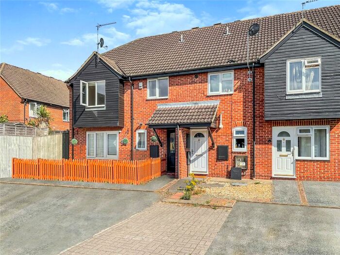 2 Bedroom Maisonette To Rent In Boscawen Way, Thatcham, Berkshire, RG19