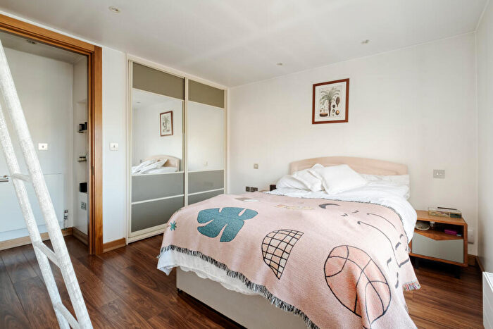 2 Bedroom Flat For Sale In Albion Drive, London, E8