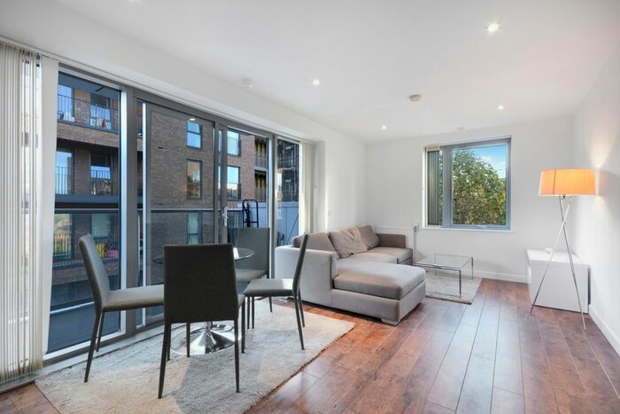 2 Bedroom Flat To Rent In Lucienne Court, Lindfield Street, E14