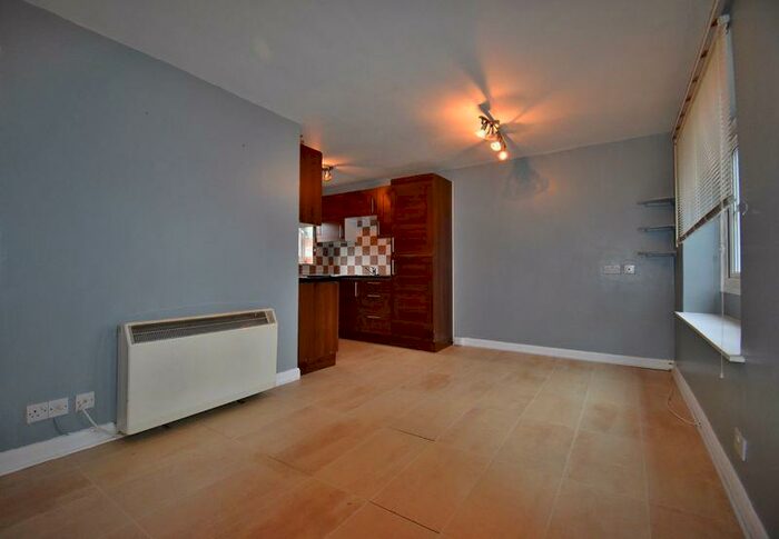 1 Bedroom Flat To Rent In Rosehip Way, Lychpit, RG24