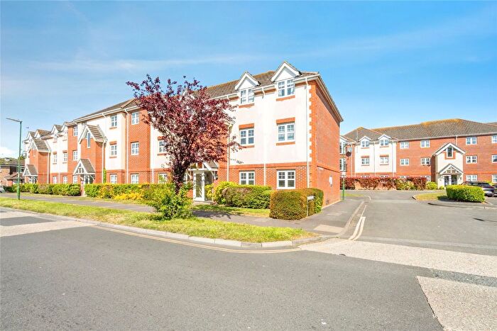 2 Bedroom Flat For Sale In Bewick Gardens, Chichester, West Sussex, PO19