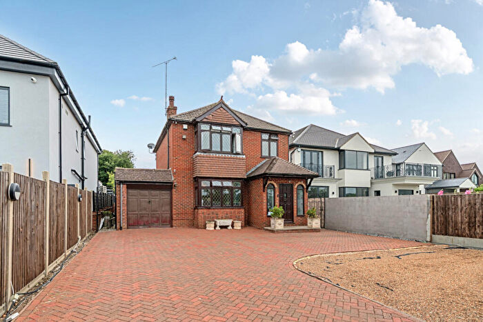 4 Bedroom Detached House For Sale In Birchwood Road, Dartford, DA2