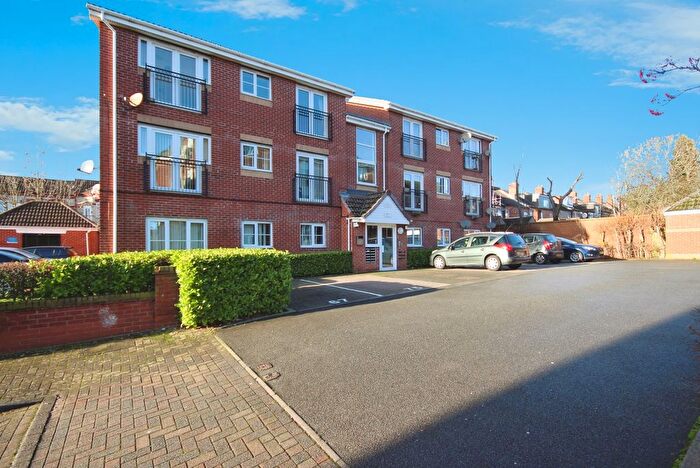 2 Bedroom Flat For Sale In Signet Square, Coventry, West Midlands, CV2