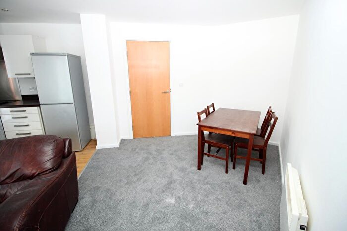 2 Bedroom Flat To Rent In Dun Street, Sheffield, Uk, S3