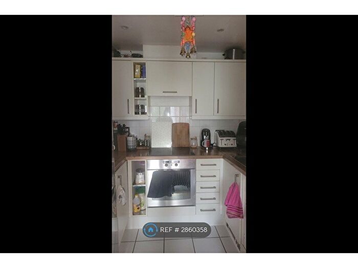 2 Bedroom Flat To Rent In Wooldridge Close, Feltham, TW14