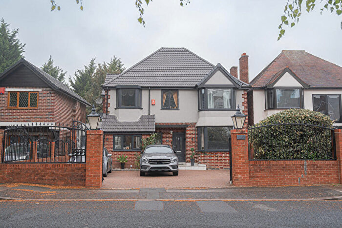 4 Bedroom Detached House For Sale In West Drive, Handsworth, Birmingham, B20