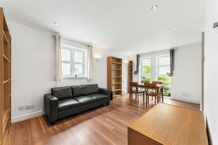 1 Bedroom Apartment To Rent In Equity Square, Shoreditch, London, E2