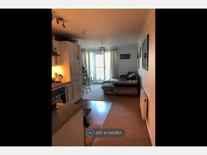2 Bedroom Flat To Rent In North Lawns, Northfleet, Gravesend DA11