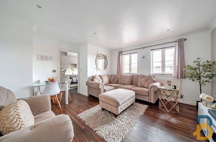 2 Bedroom Flat For Sale In Kidman Close, Gidea Park, RM2