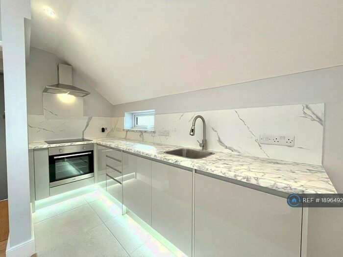 Studio To Rent In Denmark Hill, London, SE5