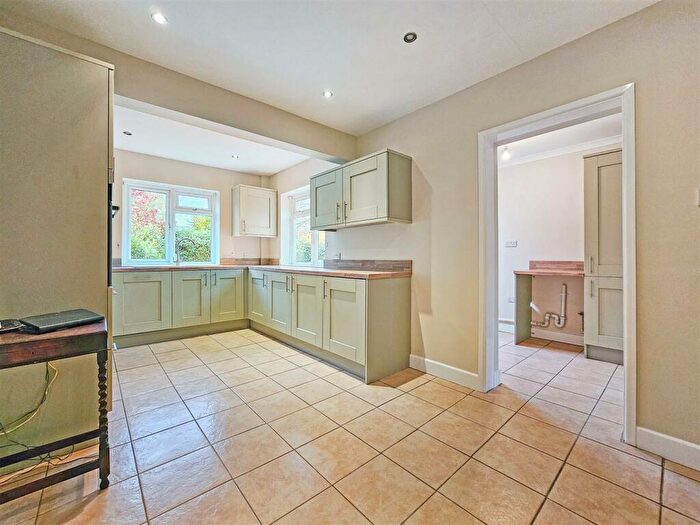 3 Bedroom Detached Bungalow For Sale In Longmoor Avenue, Lowdham, Nottingham, NG14